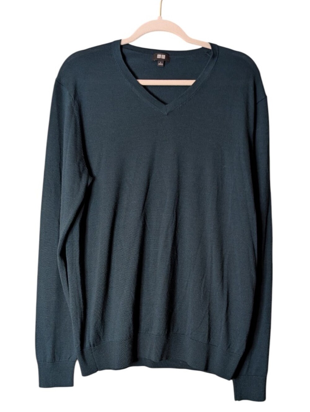 Uniqlo Dark Green V-Neck Sweater 100% Wool Men's Size Large pullover knit